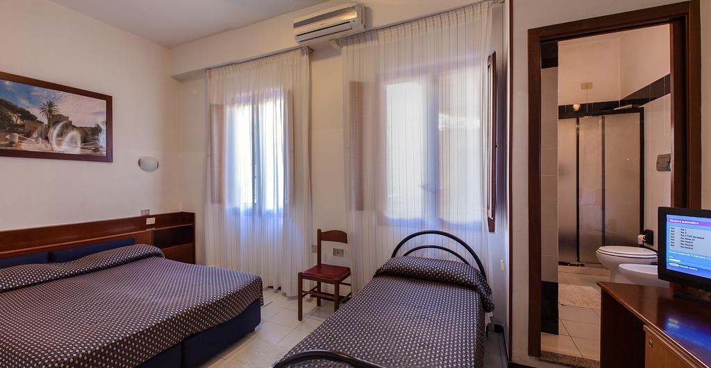 Hotel La Terrazza Кальяри Номер фото