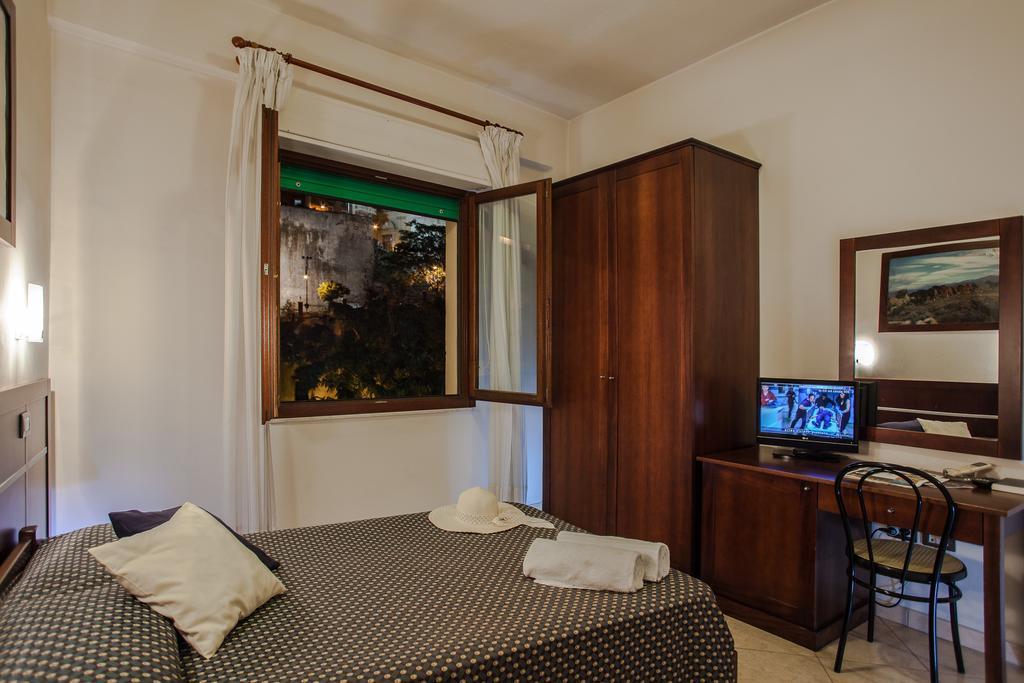 Hotel La Terrazza Кальяри Номер фото