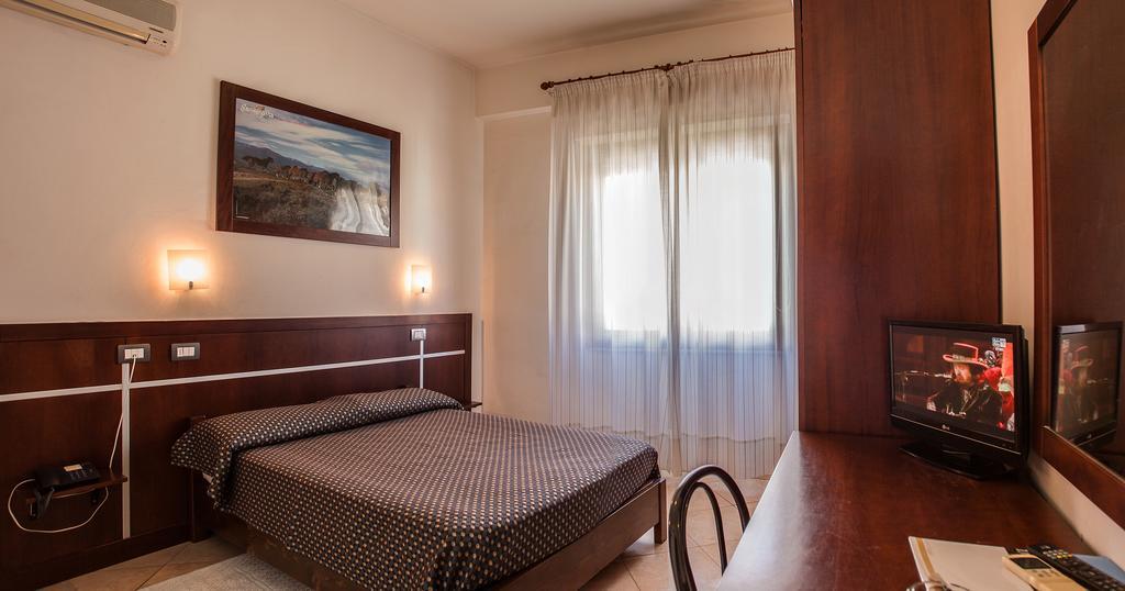 Hotel La Terrazza Кальяри Номер фото