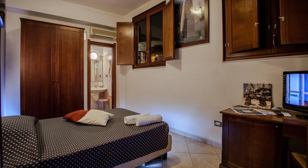 Hotel La Terrazza Кальяри Номер фото