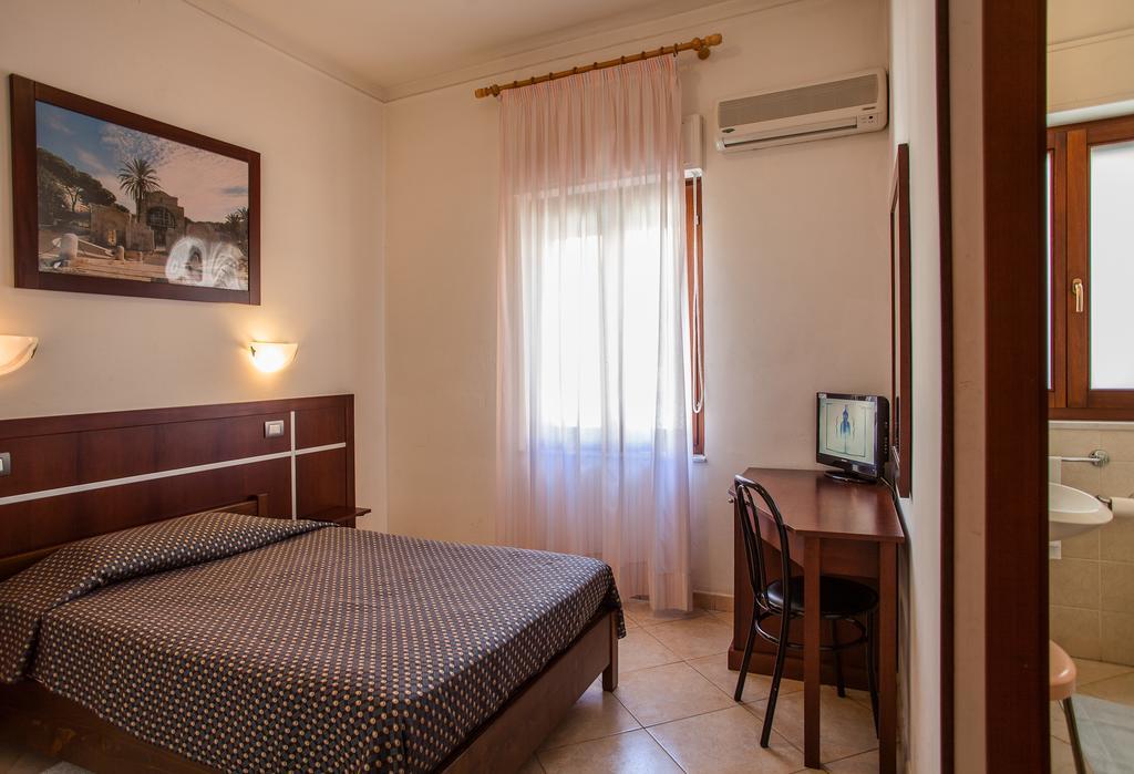 Hotel La Terrazza Кальяри Номер фото