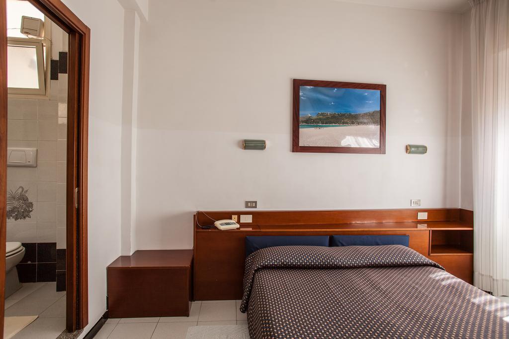 Hotel La Terrazza Кальяри Номер фото