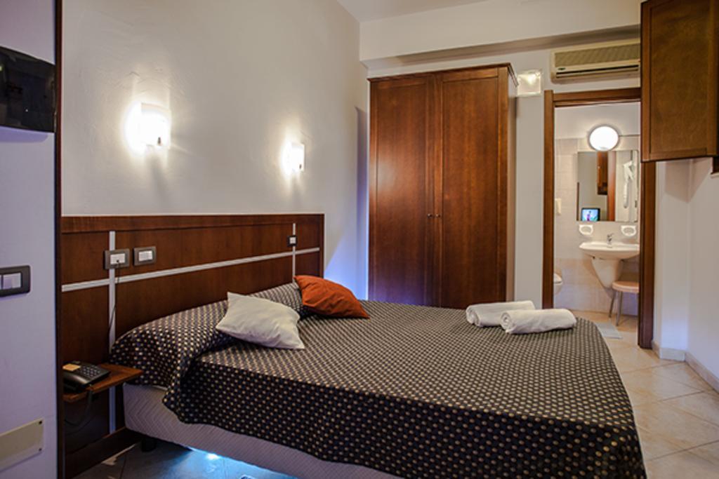 Hotel La Terrazza Кальяри Номер фото