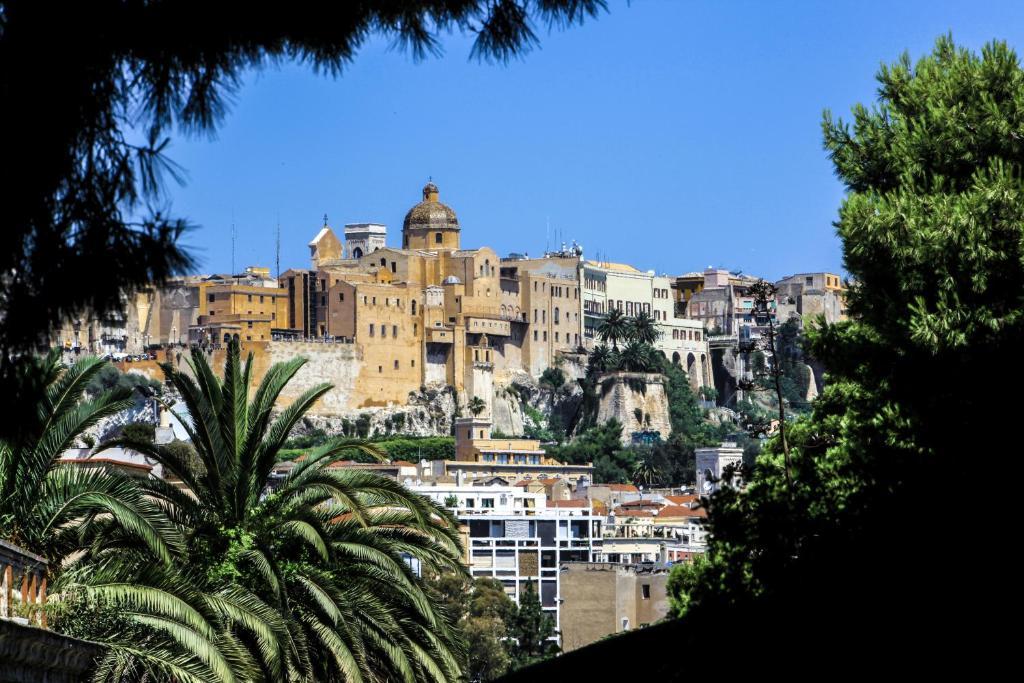 Hotel La Terrazza Кальяри Экстерьер фото