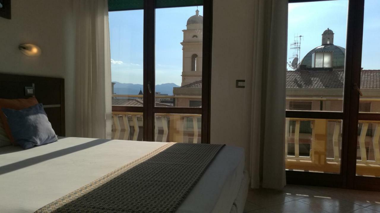 Hotel La Terrazza Кальяри Экстерьер фото