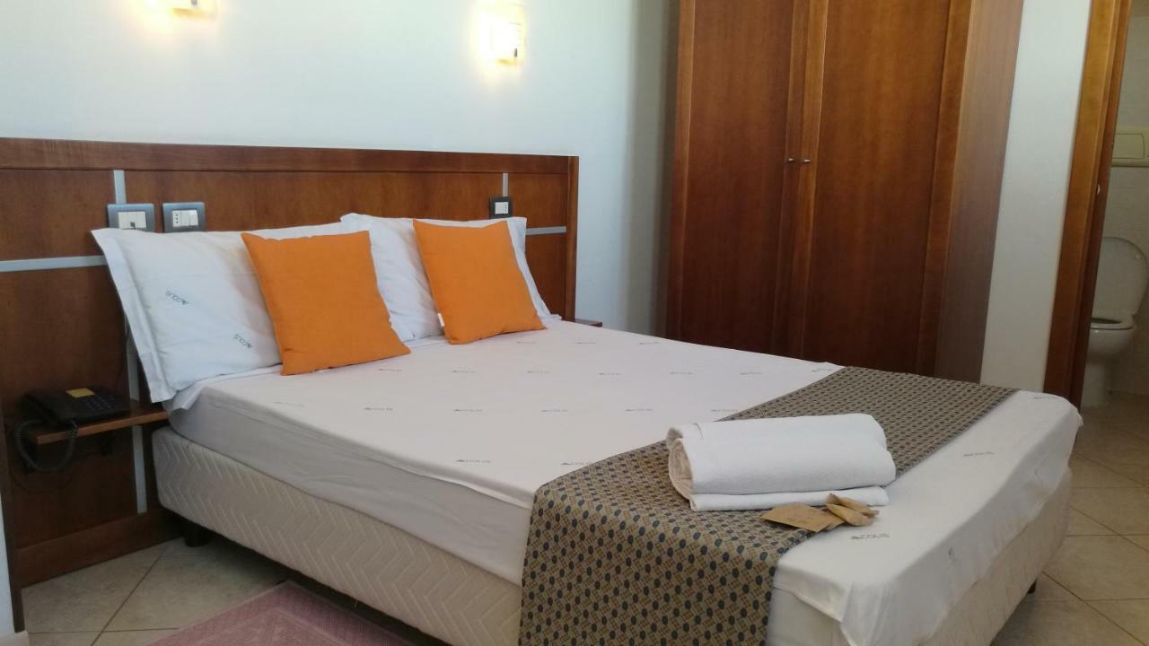 Hotel La Terrazza Кальяри Экстерьер фото