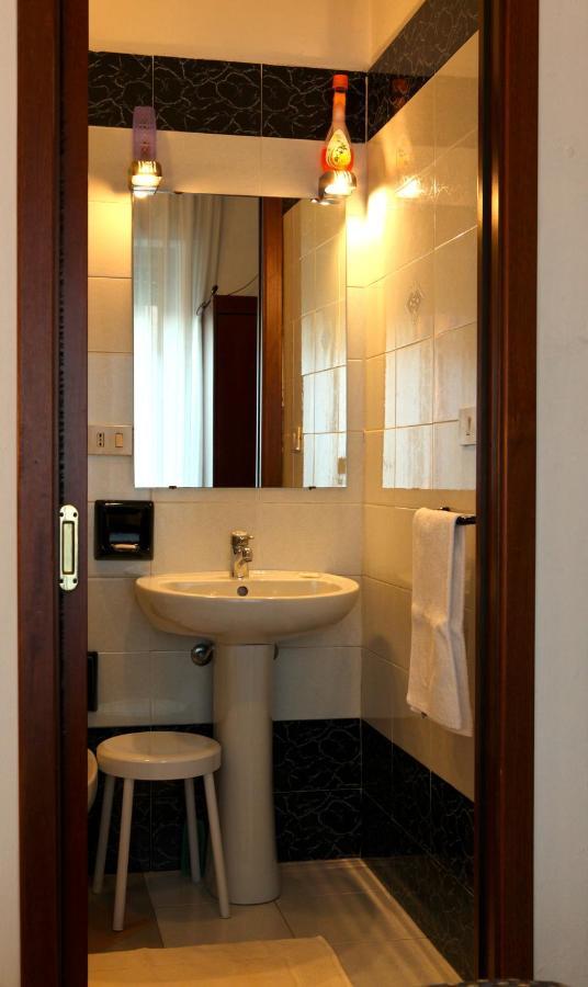 Hotel La Terrazza Кальяри Номер фото